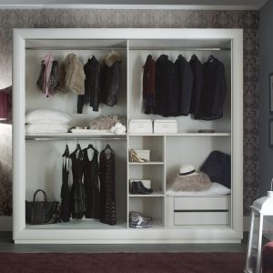 Camera matrimoniale con decori completa