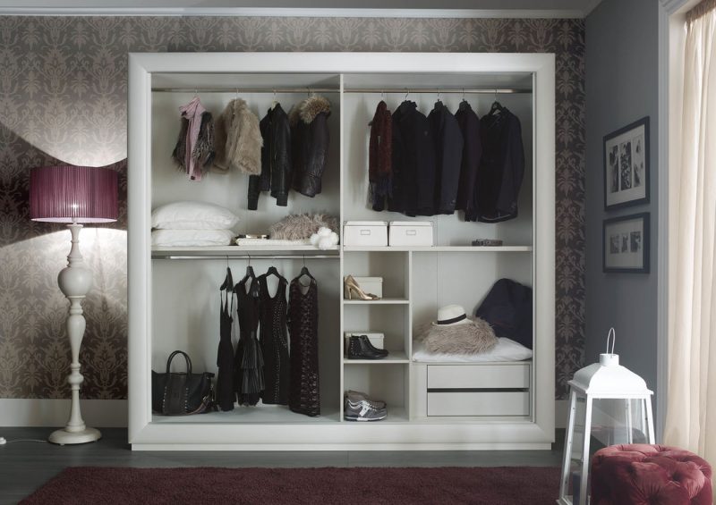 Camera matrimoniale con decori completa