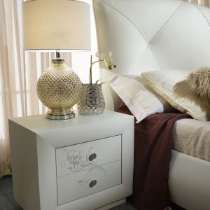 Camera matrimoniale con decori completa