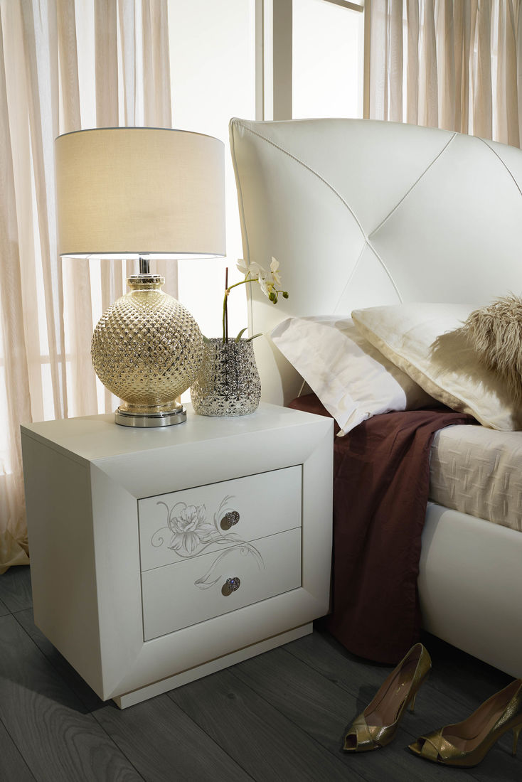 Camera matrimoniale con decori completa