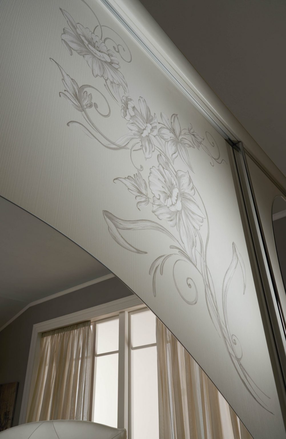 Camera matrimoniale con decori completa