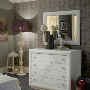 Camera matrimoniale con decori completa