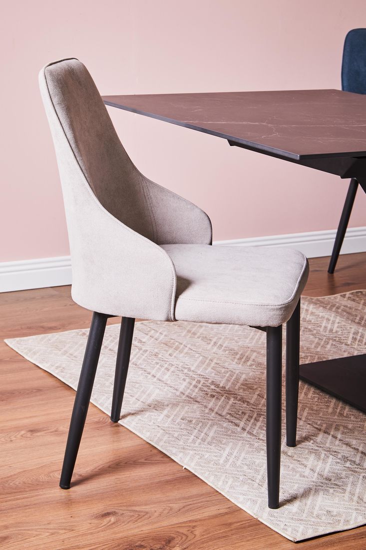 Sedia Chantal in tessuto beige