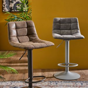 Sgabello Clayton in ecopelle marrone, base marrone