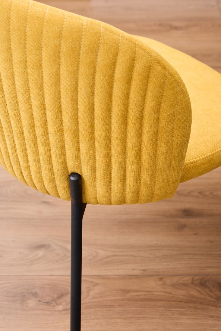 shelly_senape5 Sedia Shelly in Tessuto Senape con Gambe Nere