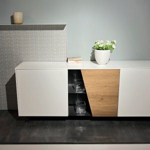 madia+boiserie_romasella_dotolomobili_offerta Madia moderna DIAGONAL 3 ante + Boiserie con mensola – TOMASELLA – OFFERTA